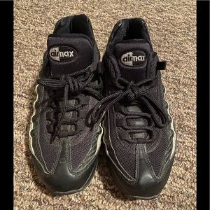 NIKE AIR MAX